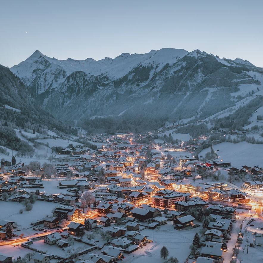 Kaprun im Winter bei Abendstimmung