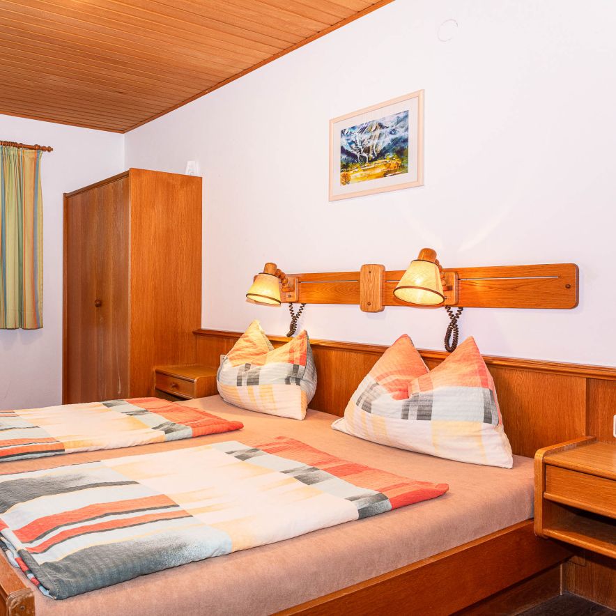 Gemütliches Doppelzimmer in der Ski & Paw Lodge